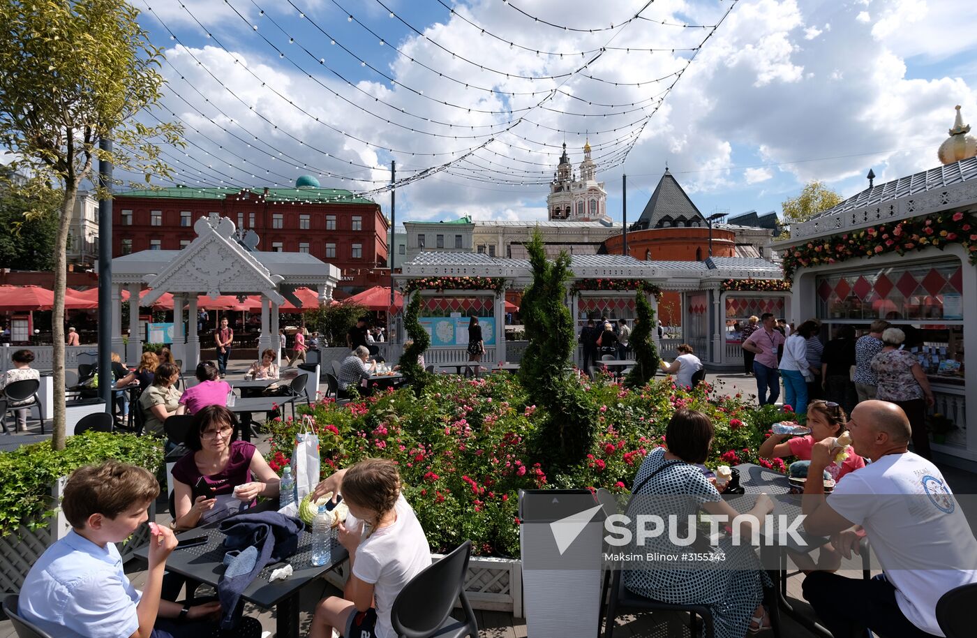 "Summer in Moscow. Flower jam" festival opens in Moscow.