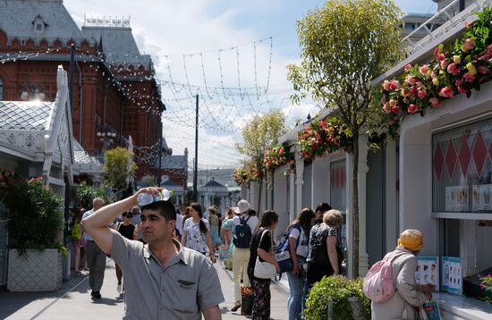 "Summer in Moscow. Flower jam" festival opens in Moscow.