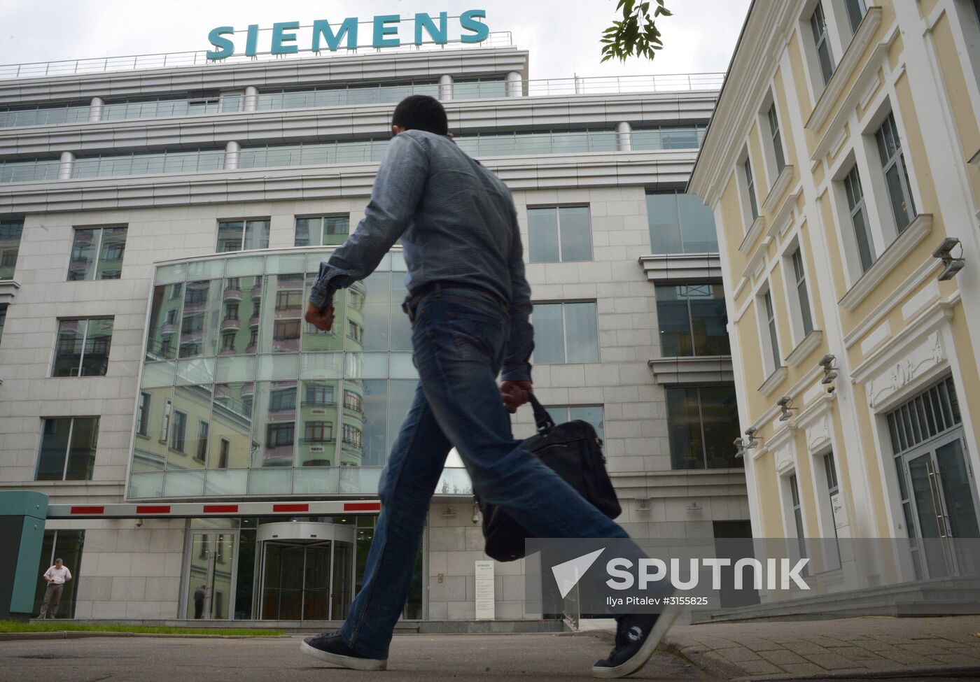 Siemens suspends power equipment supply to Russia
