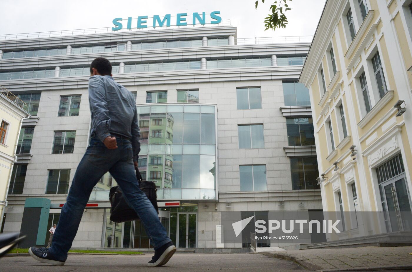 Siemens suspends power equipment supply to Russia