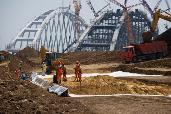 Construction of vehicular approaches to Kerch Strait Bridge