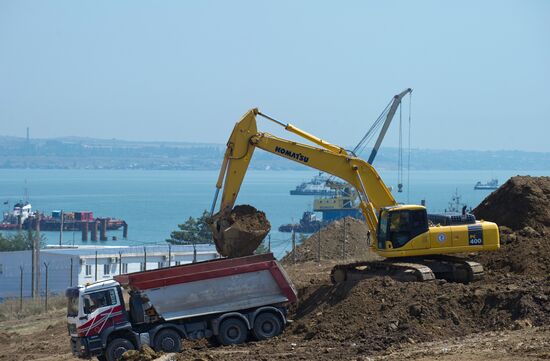 Construction of vehicular approaches to Kerch Strait Bridge