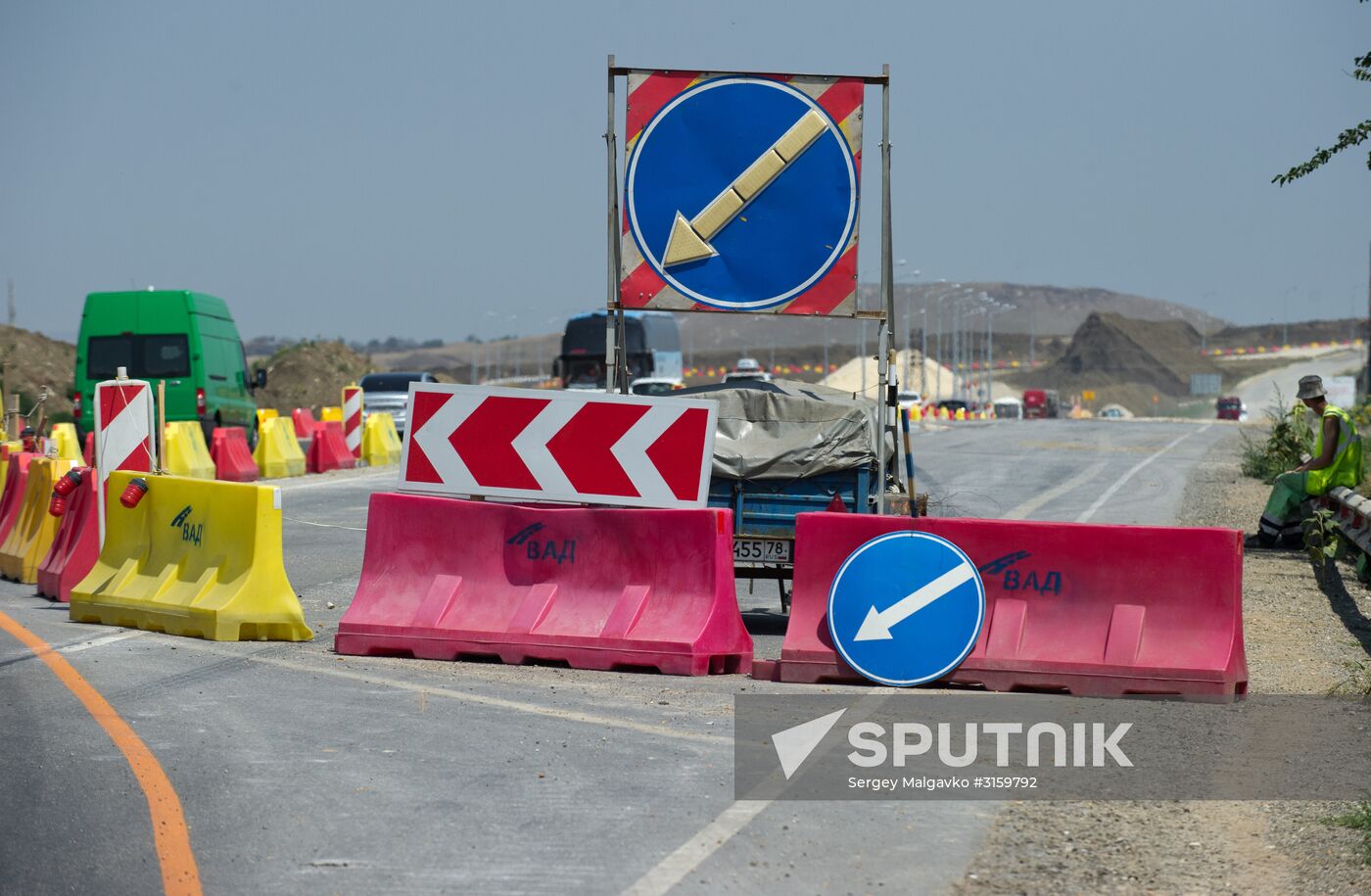 Construction of vehicular approaches to Kerch Strait Bridge