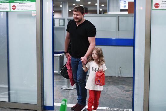 Sergei Ukhanov and his daughter Liza arrive in Moscow