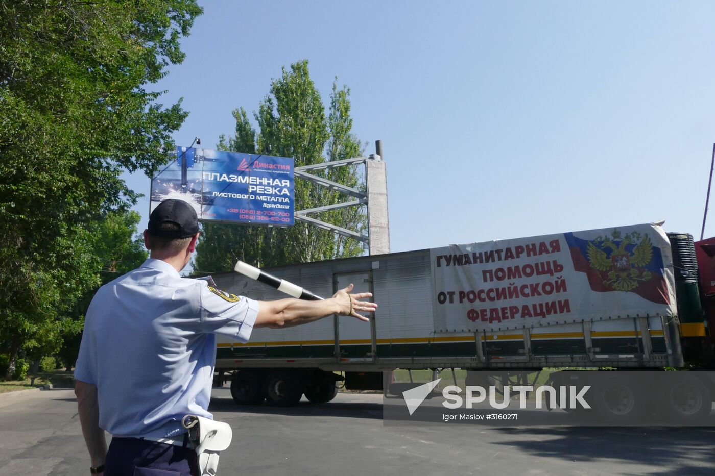 Russia's humanitarian aid convoy arrives in Donetsk