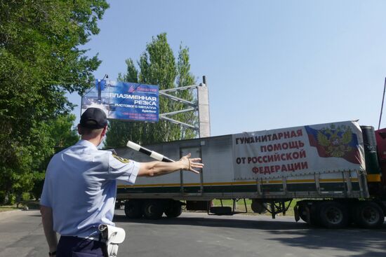 Russia's humanitarian aid convoy arrives in Donetsk