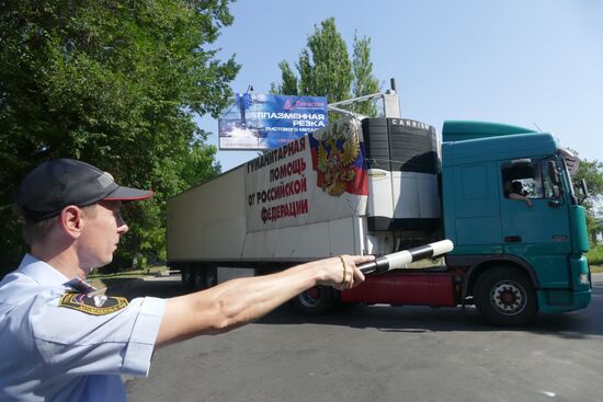 Russia's humanitarian aid convoy arrives in Donetsk