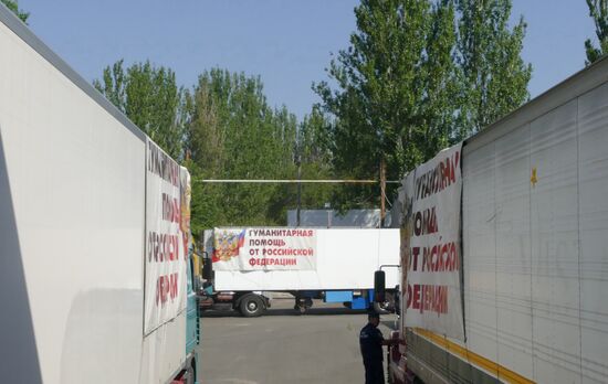 Russia's humanitarian aid convoy arrives in Donetsk