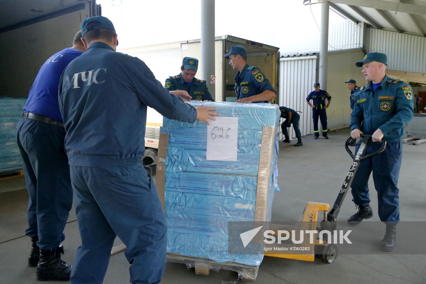 Russia's humanitarian aid convoy arrives in Donetsk