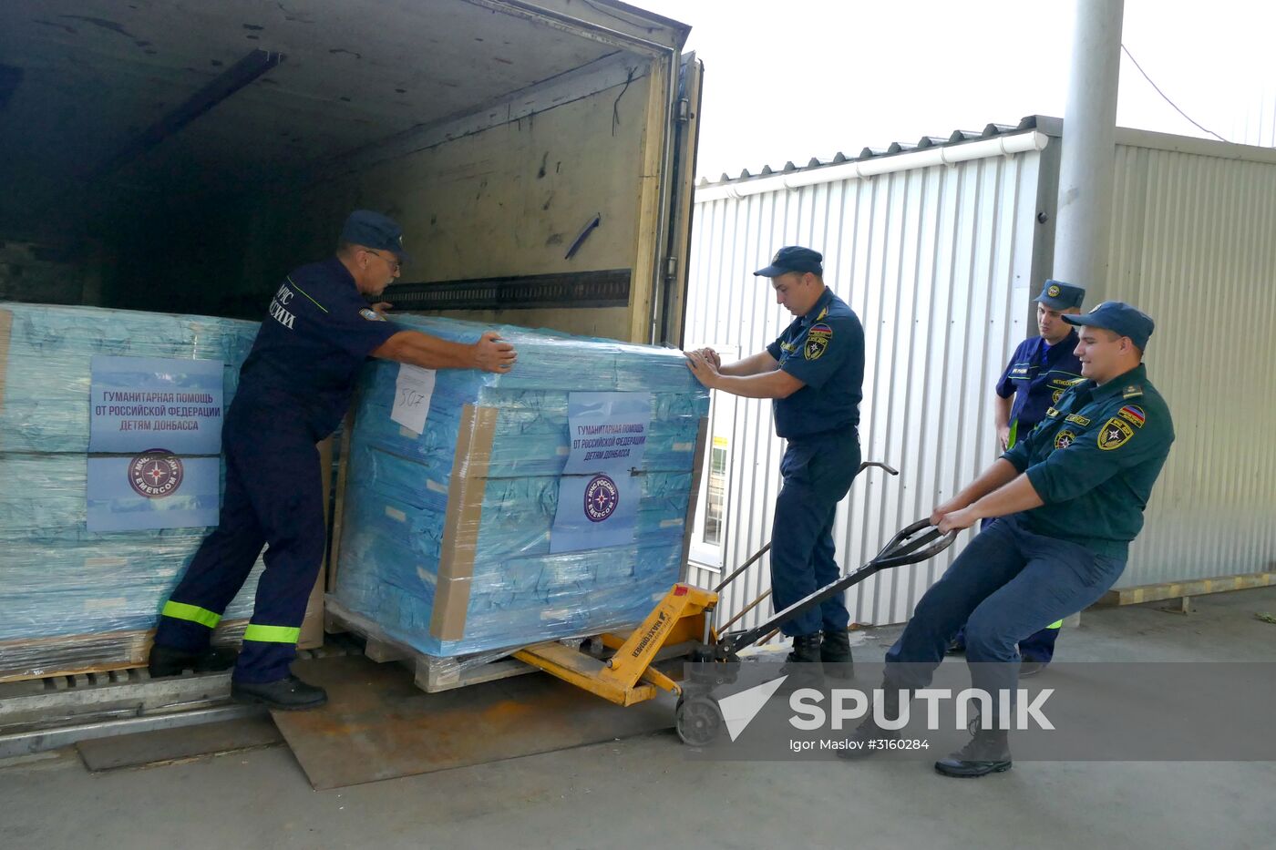 Russia's humanitarian aid convoy arrives in Donetsk