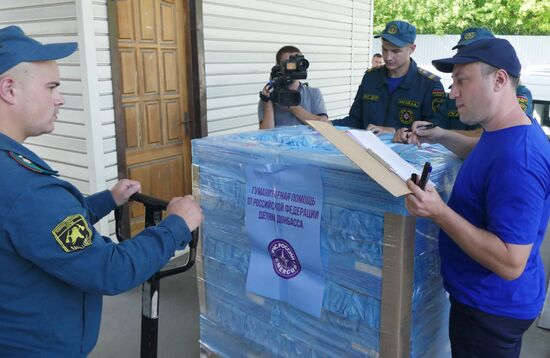 Russia's humanitarian aid convoy arrives in Donetsk