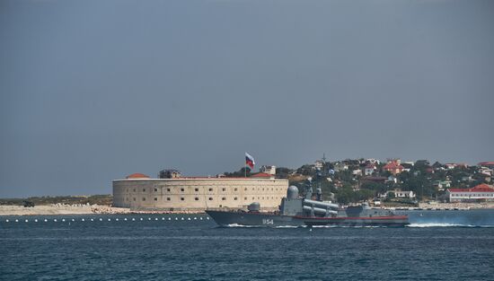 Final rehearsal of naval parade in Sevastopol
