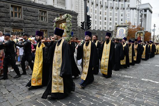 Religious procession in Kiev