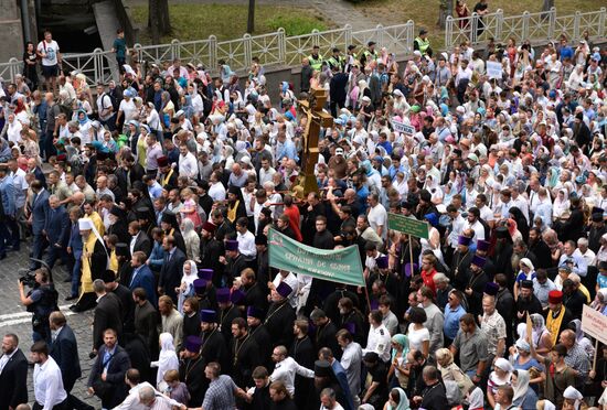Religious procession in Kiev