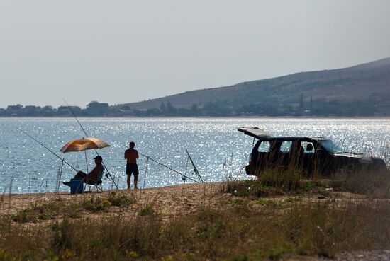 Vacation on Sea of Azov in Crimea