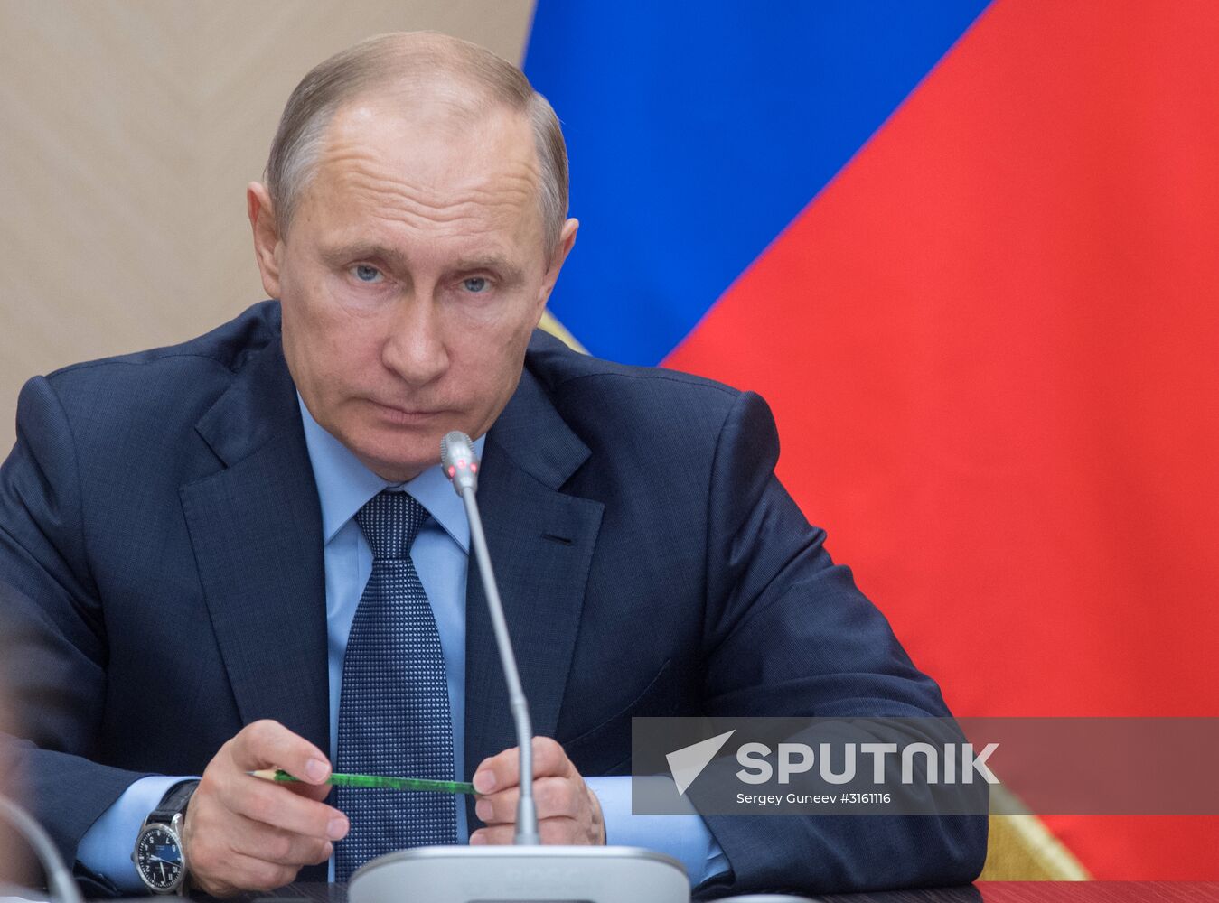 President Vladimir Putin chairs Government meeting