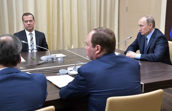 President Vladimir Putin chairs Government meeting
