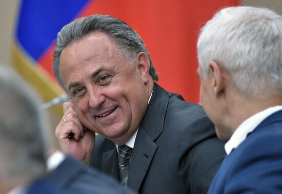 President Vladimir Putin chairs Government meeting