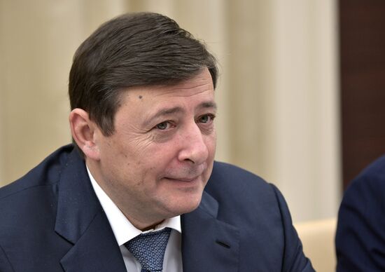 President Vladimir Putin chairs Government meeting