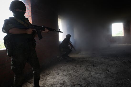 Tactical drill with Southern Military District special force units