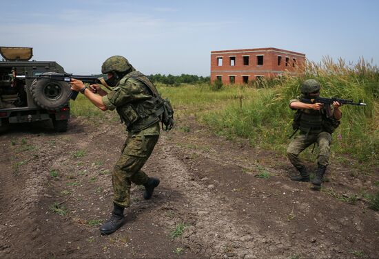 Tactical drill with Southern Military District special force units