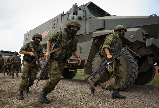 Tactical drill with Southern Military District special force units