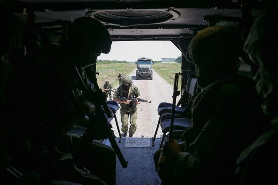 Tactical drill with Southern Military District special force units