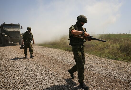 Tactical drill with Southern Military District special force units