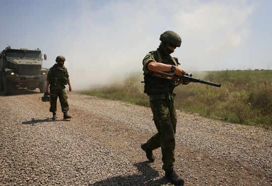 Tactical drill with Southern Military District special force units