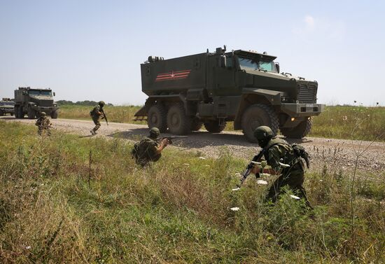 Tactical drill with Southern Military District special force units