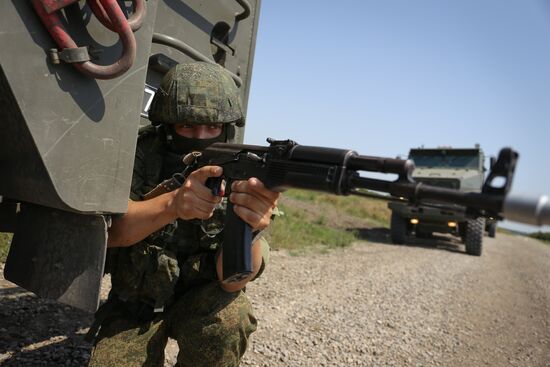 Tactical drill with Southern Military District special force units