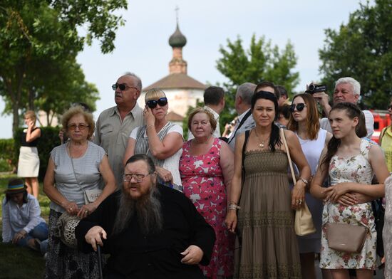Monument to Andrei Tarkovsky opened in Suzdal