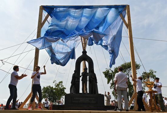 Monument to Andrei Tarkovsky opened in Suzdal