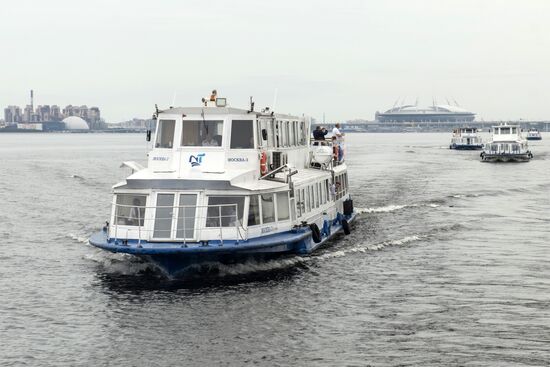 Navy veterans tour ships