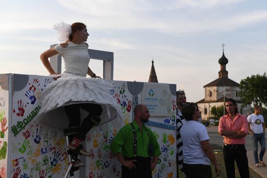 Chemodan art festival in Suzdal