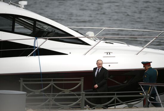 President Putin takes part in Navy Day celebrations