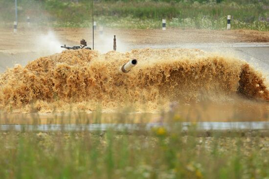 Tank Biathlon Stage 1: Individual race. Day One