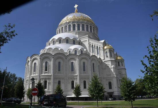 President Putin takes part in Navy Day celebrations
