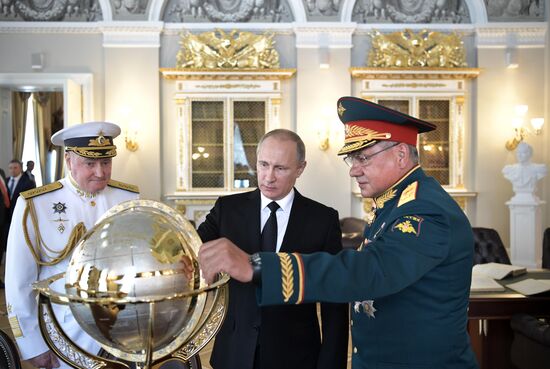 President Putin takes part in Navy Day celebrations