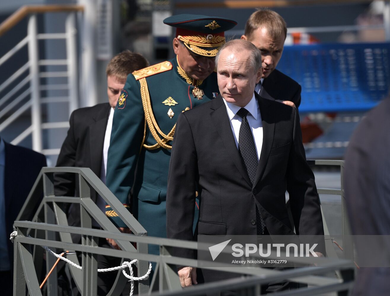 President Putin takes part in Navy Day celebrations