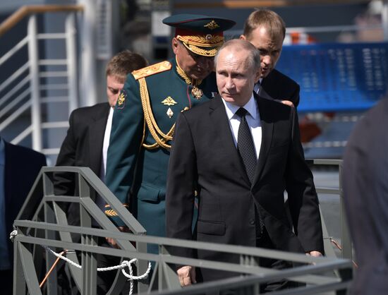 President Putin takes part in Navy Day celebrations