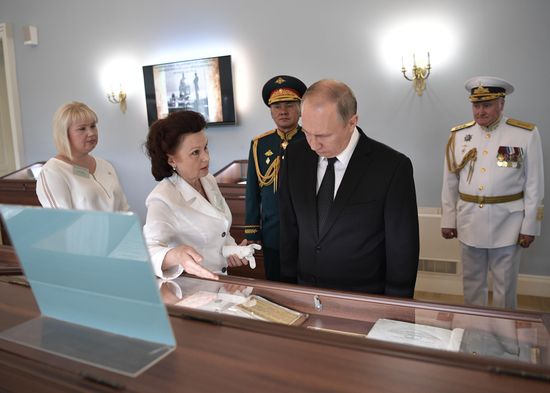 President Putin takes part in Navy Day celebrations