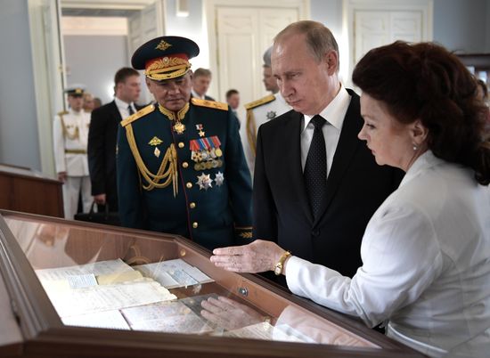 President Putin takes part in Navy Day celebrations