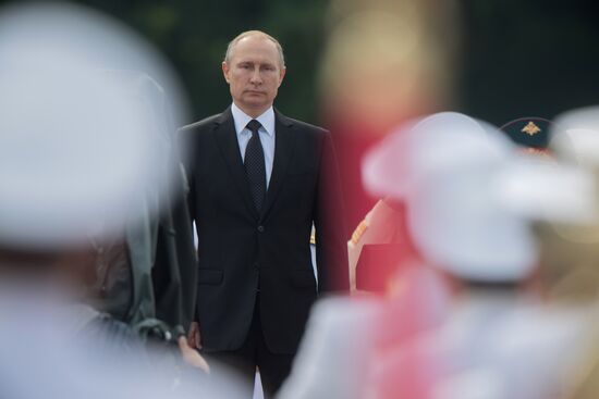 President Putin takes part in Navy Day celebrations