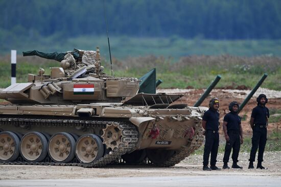 Tank Biathlon Stage 1: Individual race. Day One