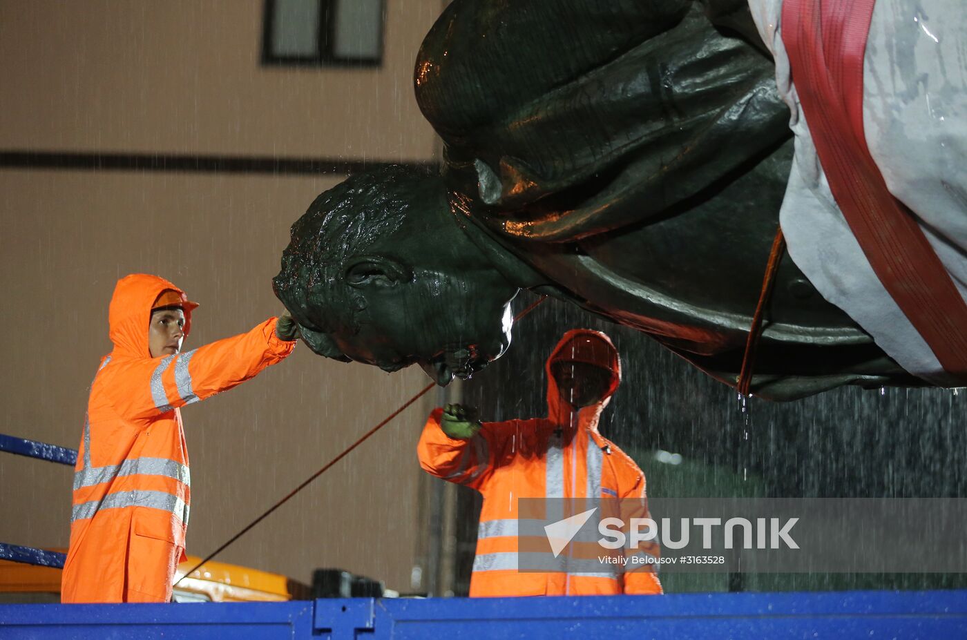 Monument to Maxim Gorky moved to Tverskaya Zastava Square from Muzeon Park