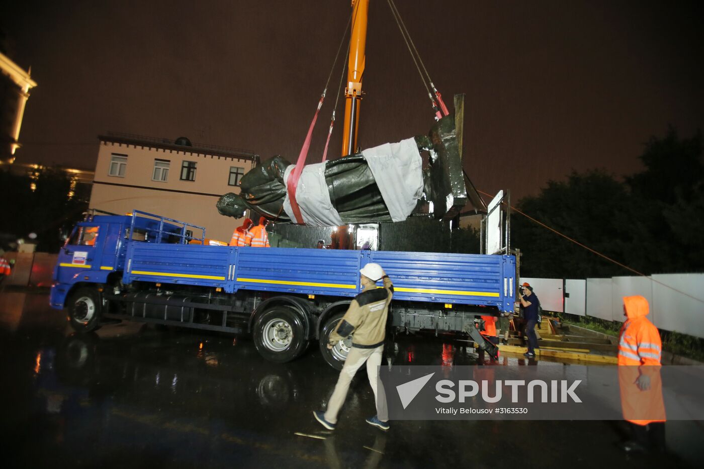 Monument to Maxim Gorky moved to Tverskaya Zastava Square from Muzeon Park