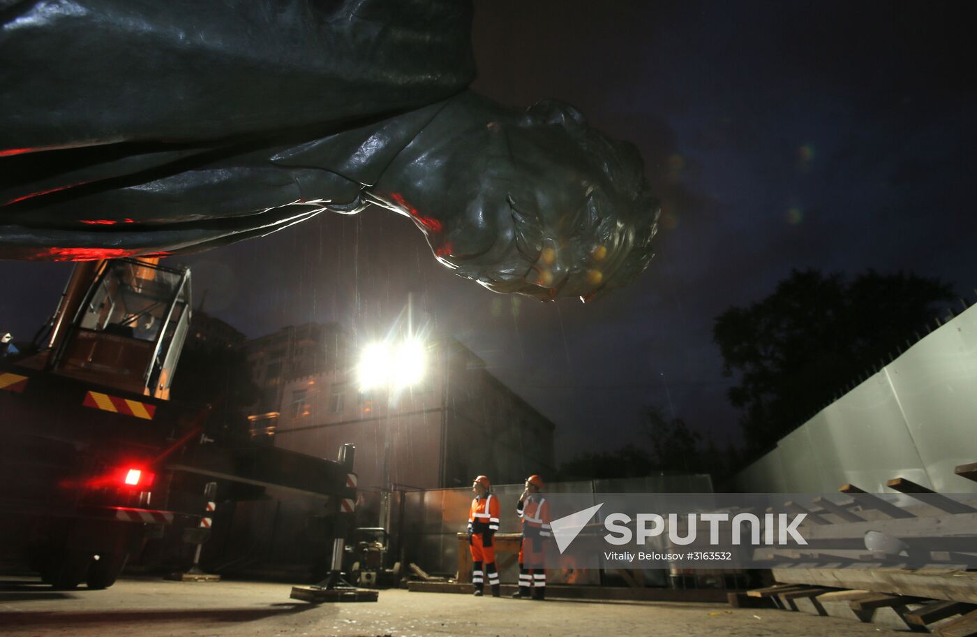 Monument to Maxim Gorky moved to Tverskaya Zastava Square from Muzeon Park