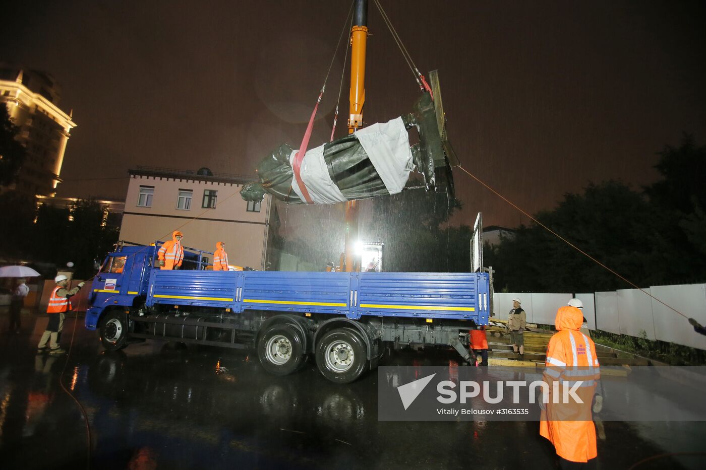 Monument to Maxim Gorky moved to Tverskaya Zastava Square from Muzeon Park