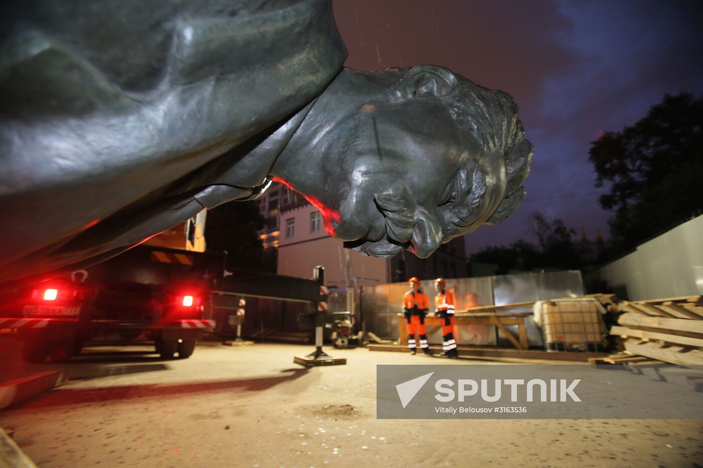 Monument to Maxim Gorky moved to Tverskaya Zastava Square from Muzeon Park